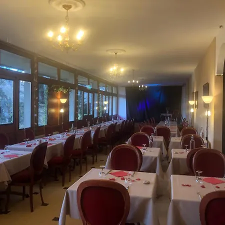 Au Chateau Saint-geoire Guest house