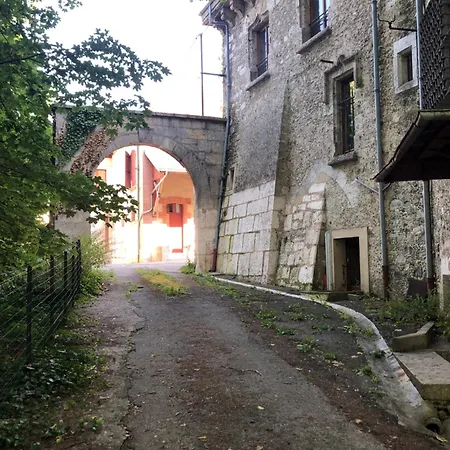Guest house Au Chateau Saint-geoire Saint-Geoire-en-Valdaine