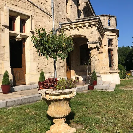 Au Chateau Saint-geoire